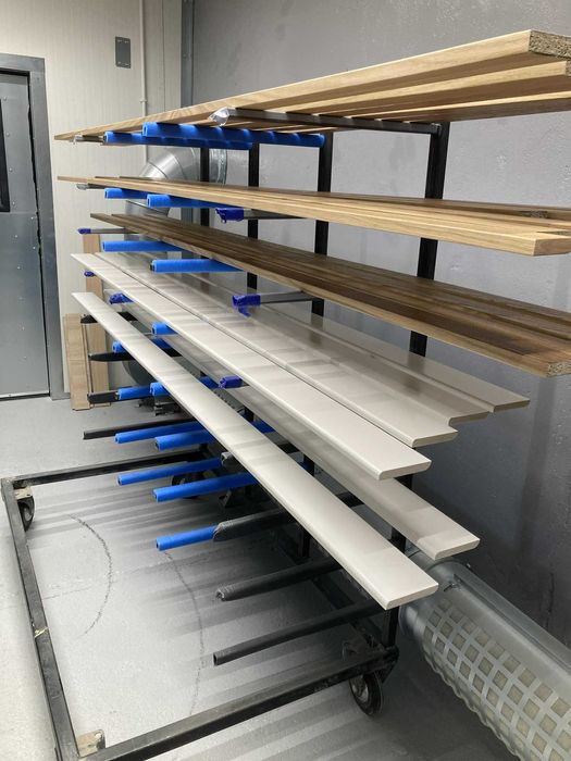 Usługi lakiernicze dla stolarzy (lakierowanie frontów meblowych)