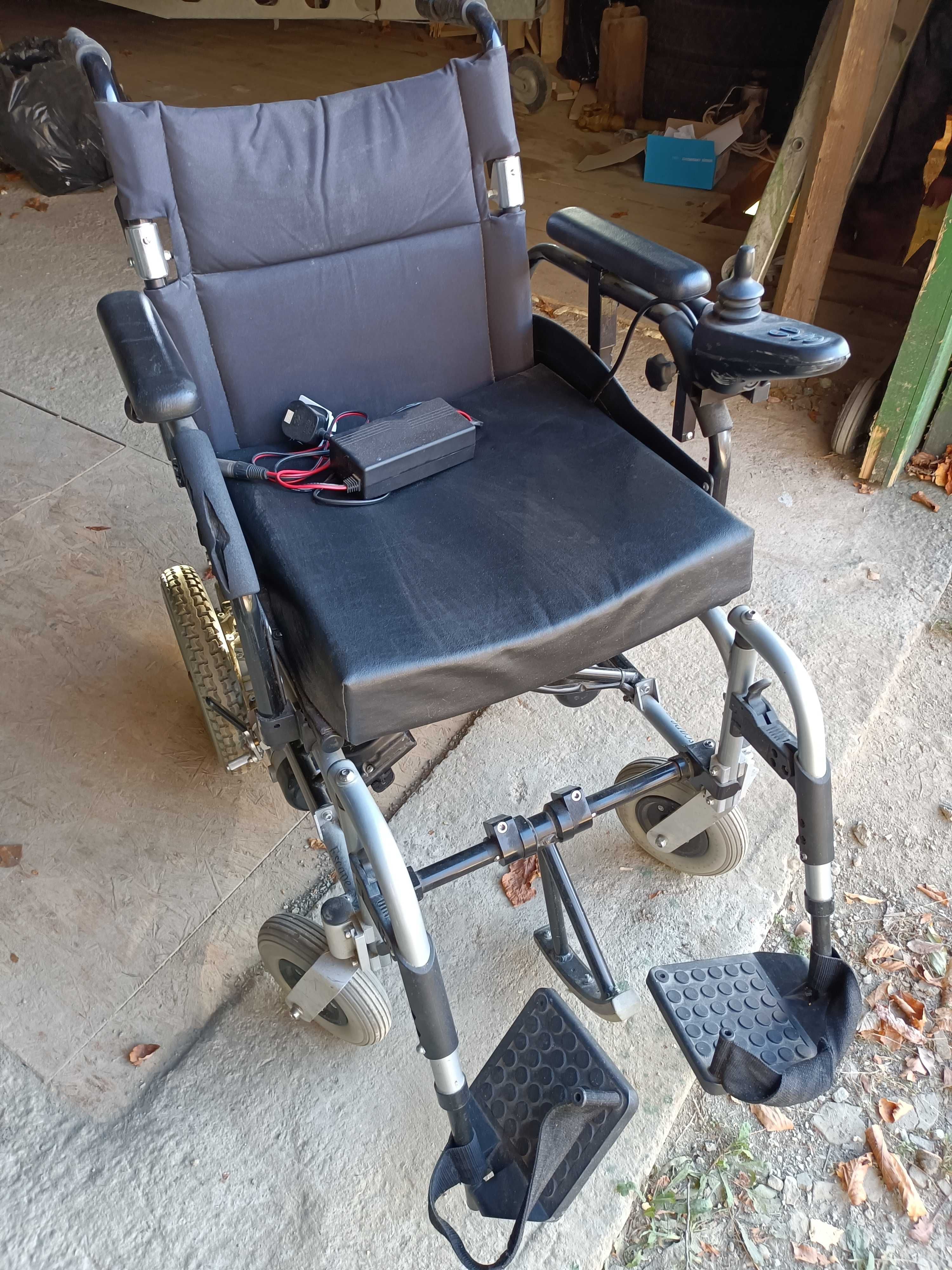Wózek inwalidzki na baterie.