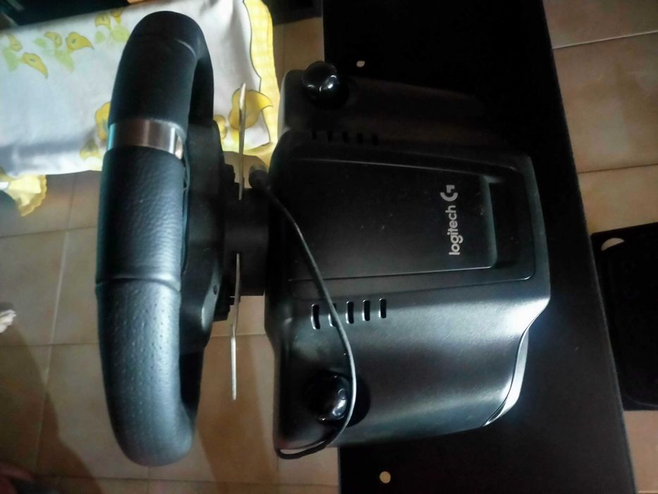 Suporte (Novo) e volante+pedais (usado) Logithec simulador corridas