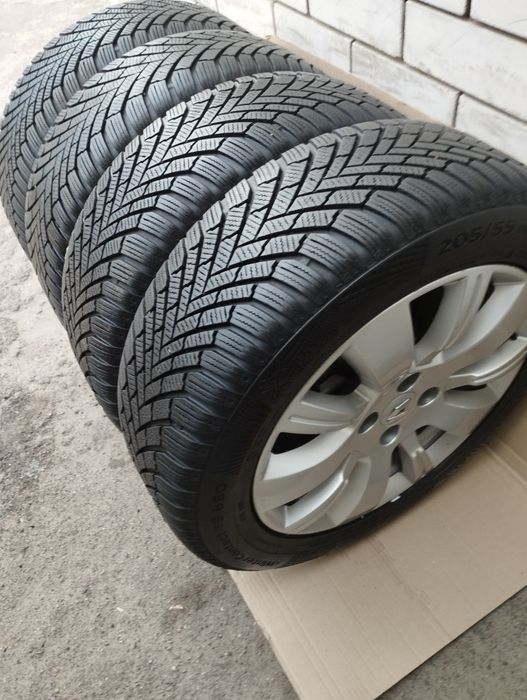 R16 4 100  диски Renault в сборе с зимними шинами Continental.