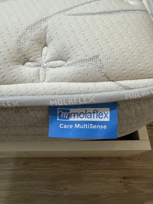 Cama de casal 140x190cm com arrumação + colchão + mesinha