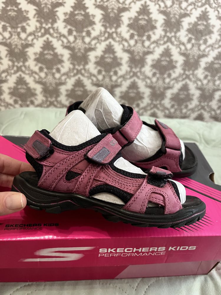 Цена за 2 пары. Сандалии Ecco+ Skechers, 28 р