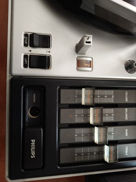 Gramofon Philips 827