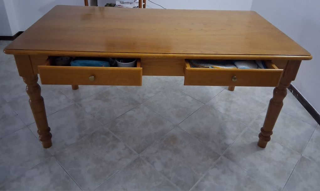 Mesa de sala de jantar