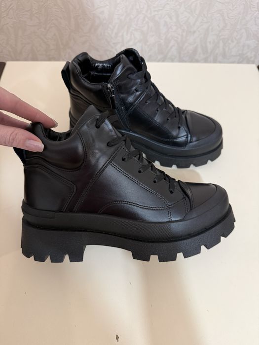 Ботинки , черевики кожа на байке