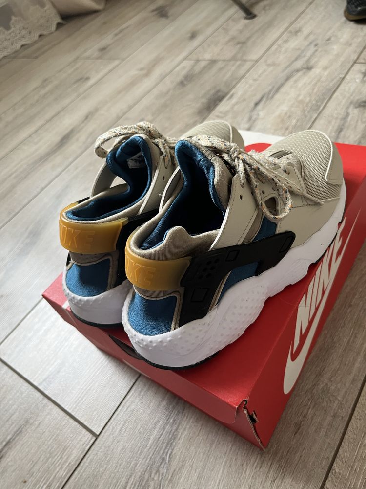 Кроссовки  Nike Huarache run gs 36 размер