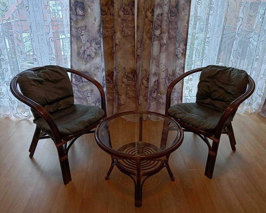 Komplet mebli z naturalnego rattanu