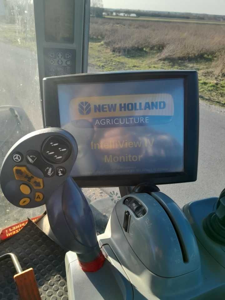 Ciągnik rolniczy New Holland t8 330
