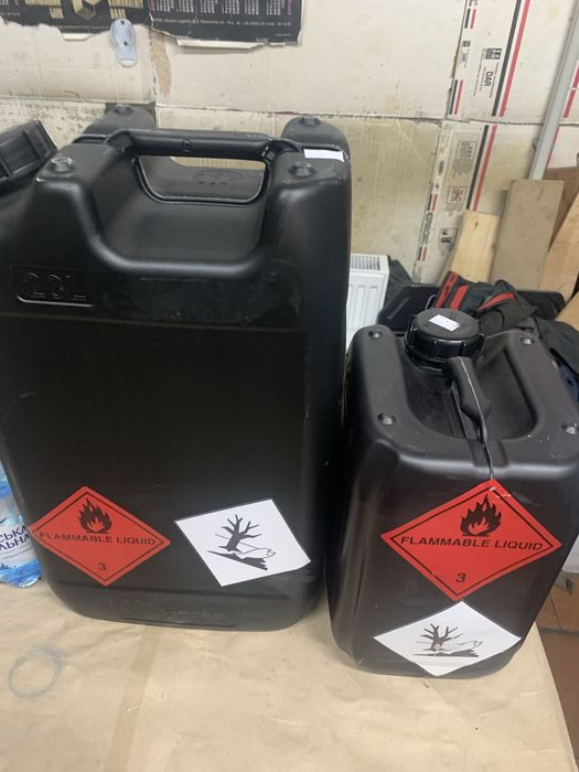 Чорні каністри 10/20 л