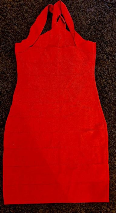 Sukienka czerwona koktajlowa obcisła mini Mohito M 38