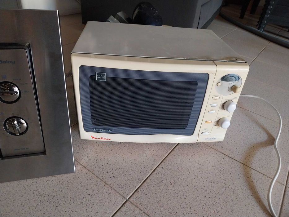 Microondas usados com avaria