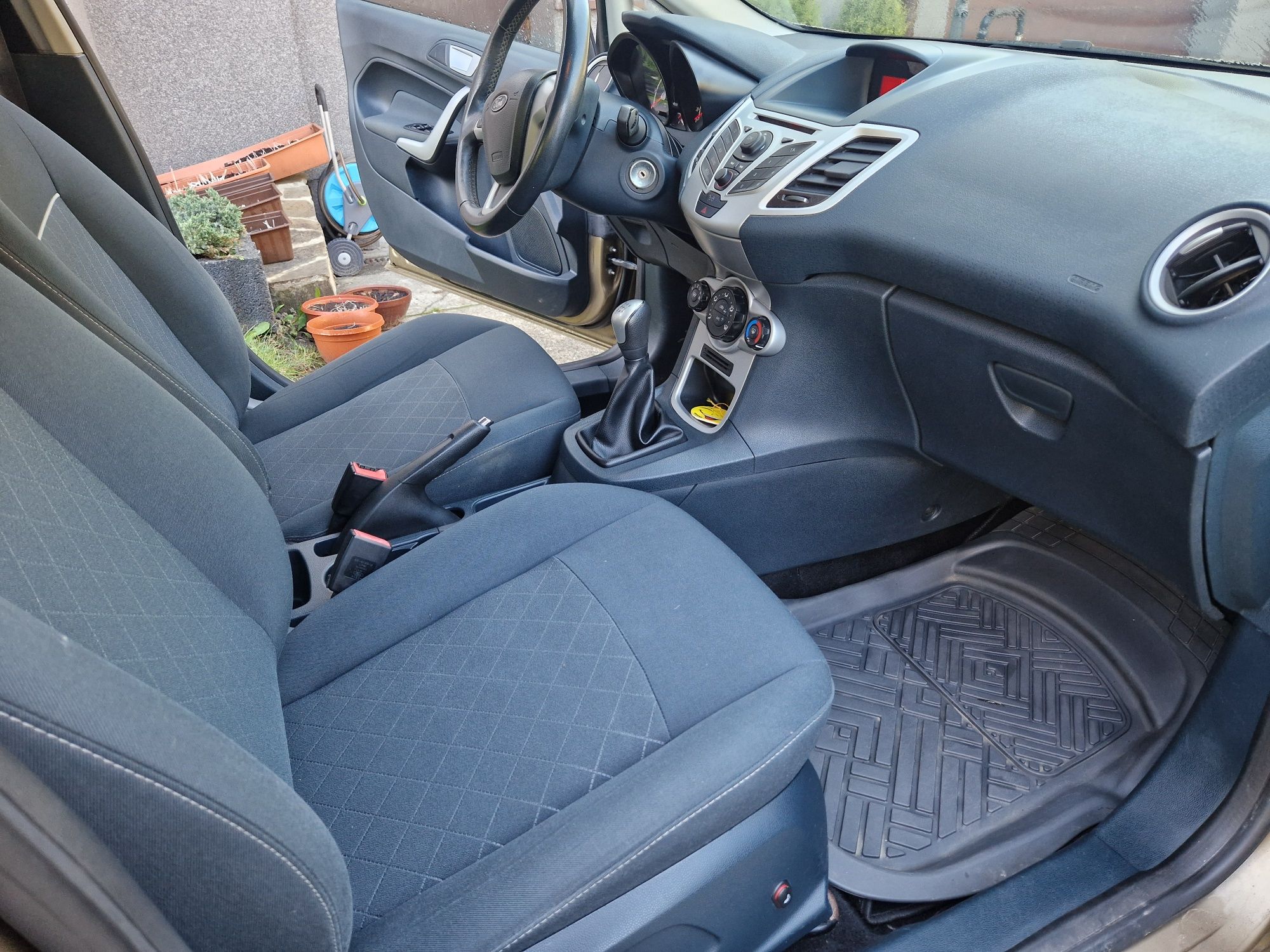 Ford Fiesta 2011 1.25 benzyna mały przebieg