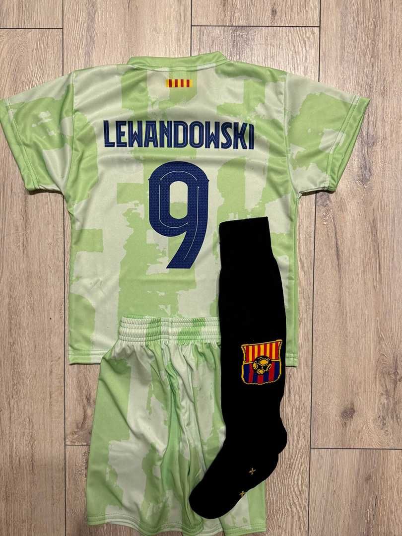 Lewandowski - Barcelona - Komplecik piłkarski z getrami 146cm