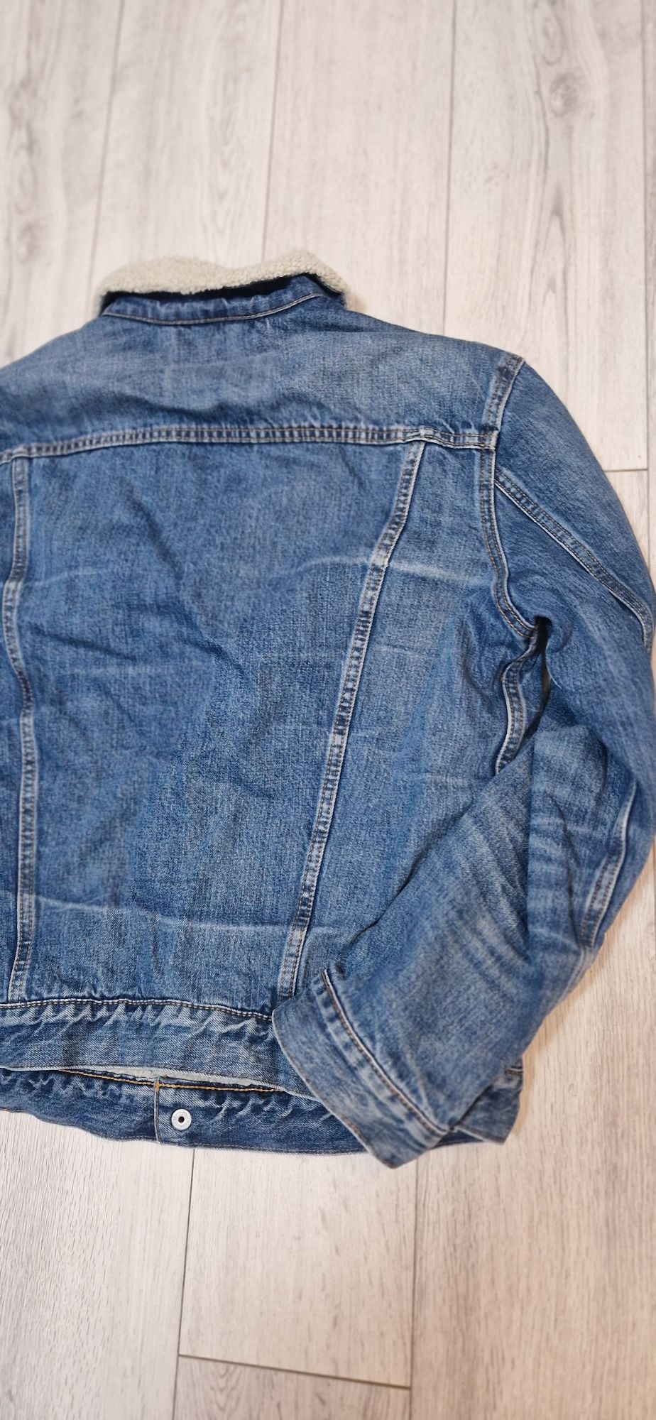 Levis  L.        .