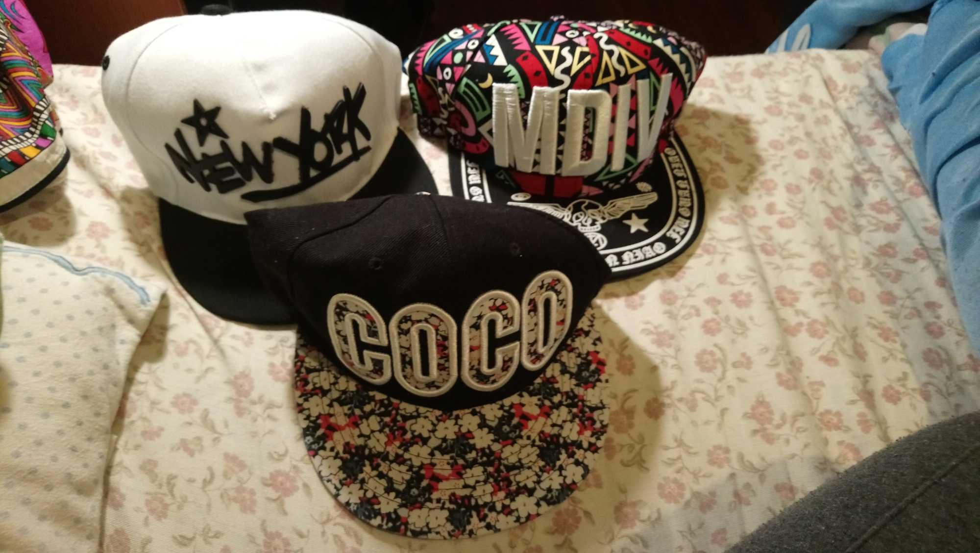 bonés americanos e gorros