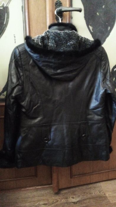 Куртка кожаная с капюшоном