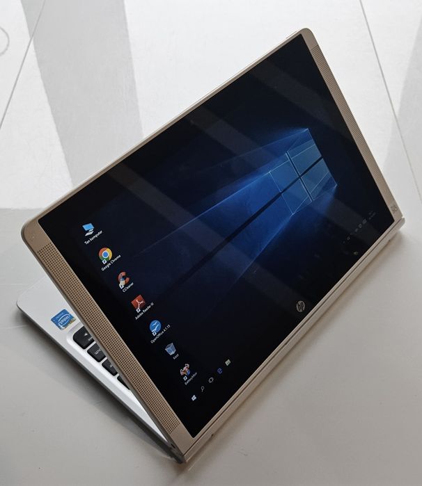 HP Pavilion x2 Detachable - 64GB; 2GB RAM; 10,1`dotykowy, obracany 3w1