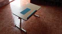 Mesa com dissipador de calor para portátil