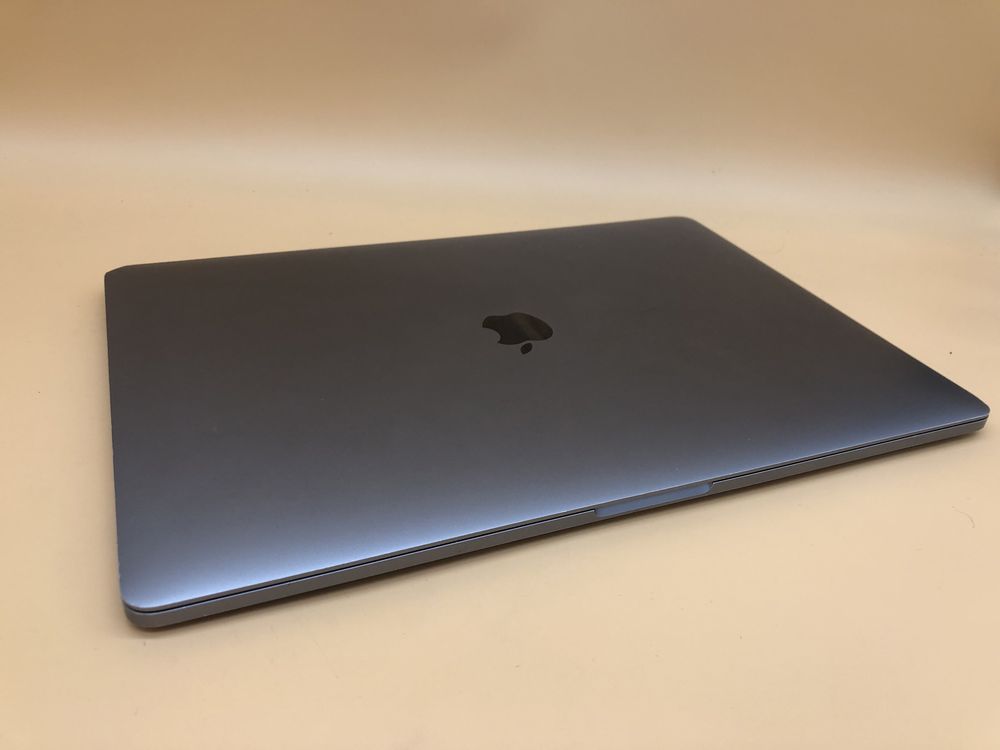 Macbook pro 2017 1tb 15.4