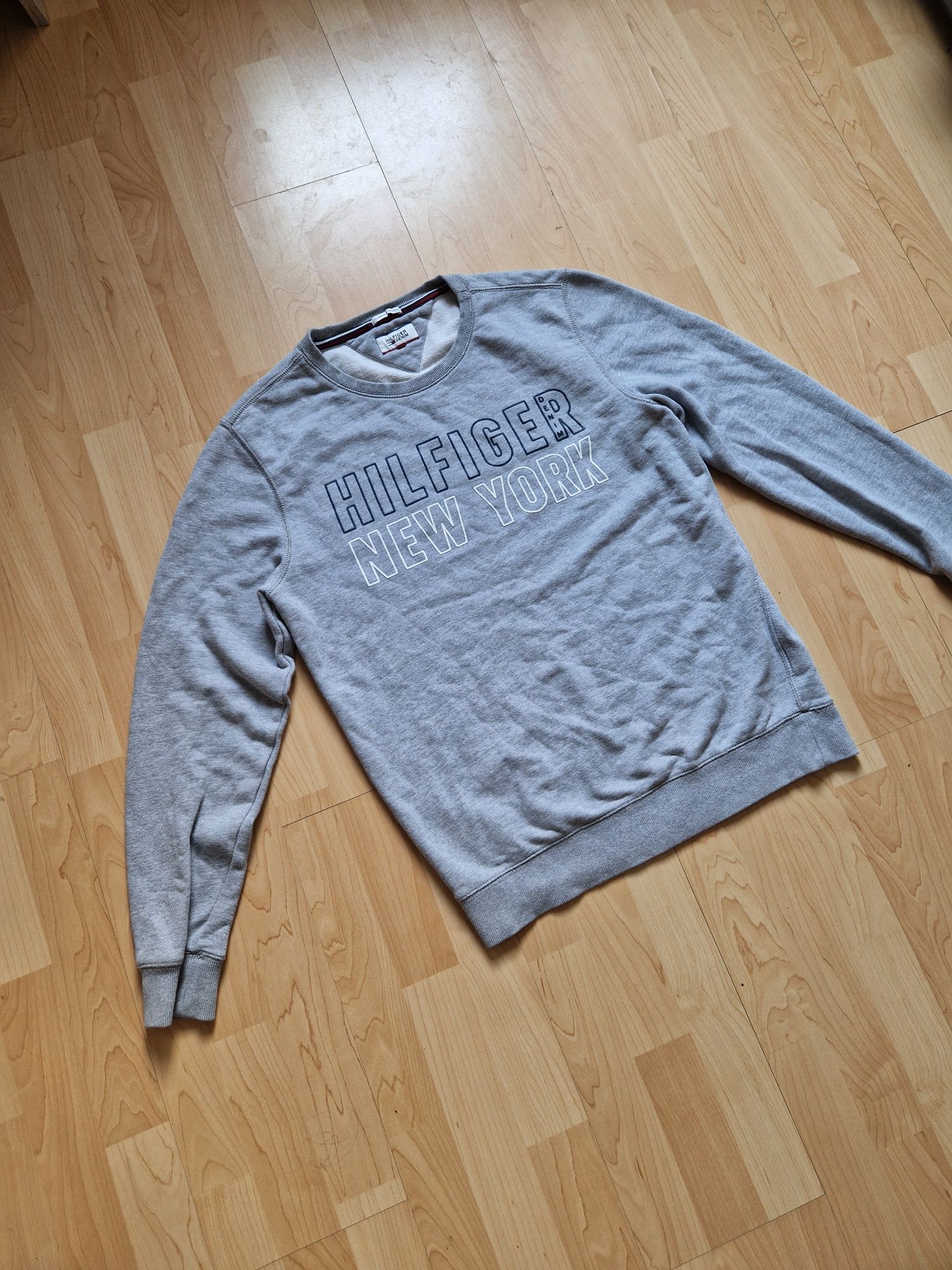 Bluza Tommy Hilfiger 
Rizmiar: L
Wymiary:
Szerokość mierzona pod pacha
