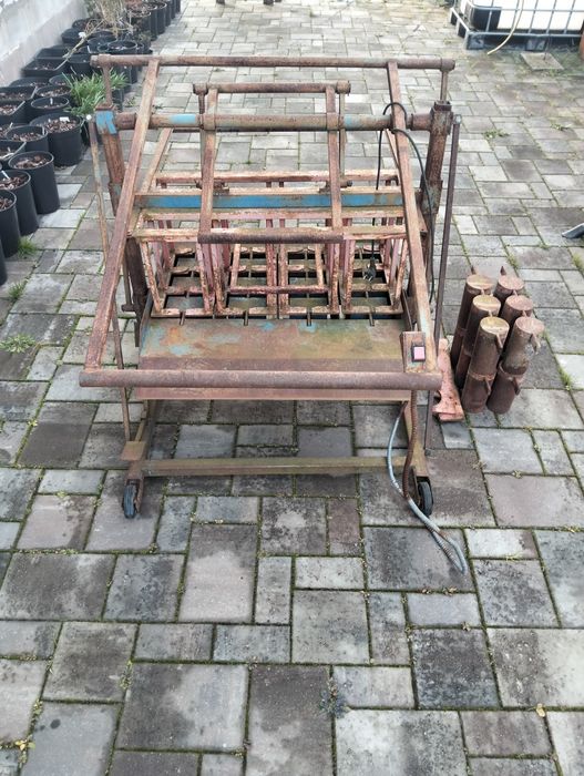 Прес для виготовлення блоків.