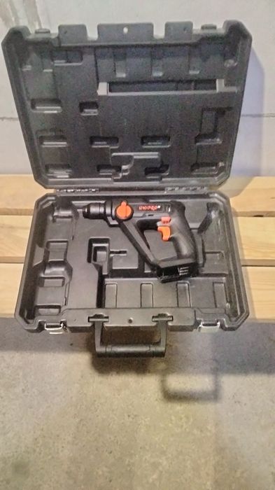 Новий Перфоратор Дніпро м,  + кейс до нього