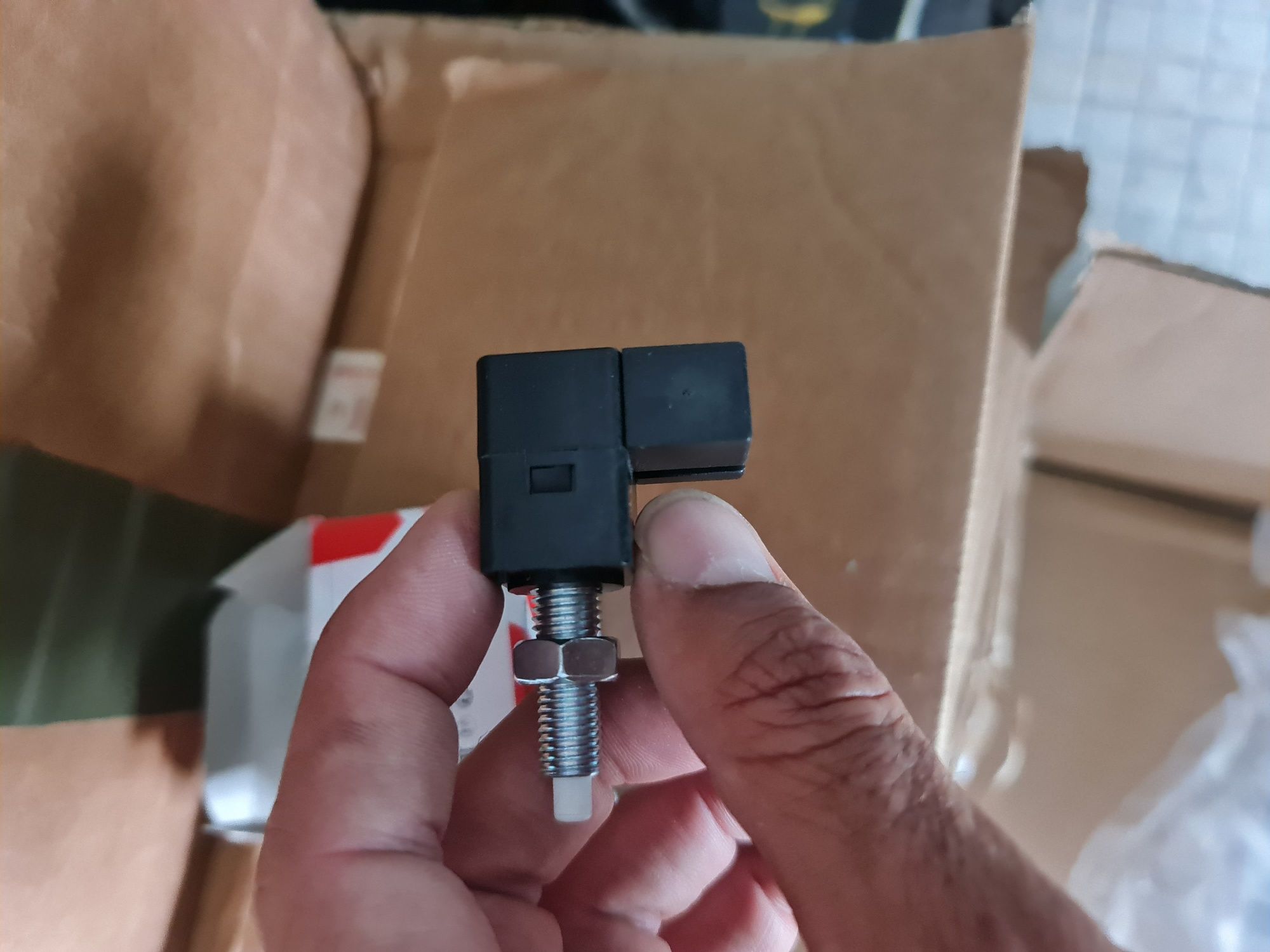 Interruptor FEBI BILSTEIN 172034 para luz de travão de pé Kia picanto