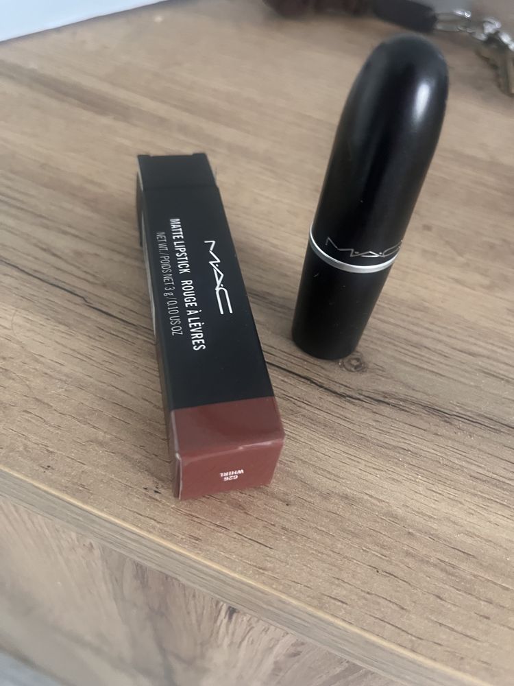 Szminka matowa pomadka MAC kolor whirl matte 626