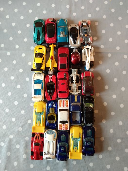 Autka Hotwheels 25szt.