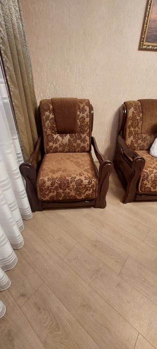 Продам розкладний диван та два розкладні крісла