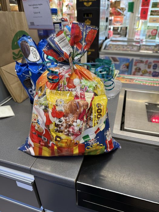 Paczka świąteczna ze słodyczami