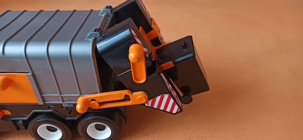 Іграшкова Машинка Сміттєвоз Wader Middle Truck City (39312)