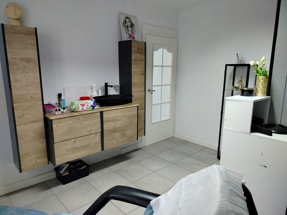 Wynajem pomieszczenie na działalność usługowa obok salonu fryzjerskieg