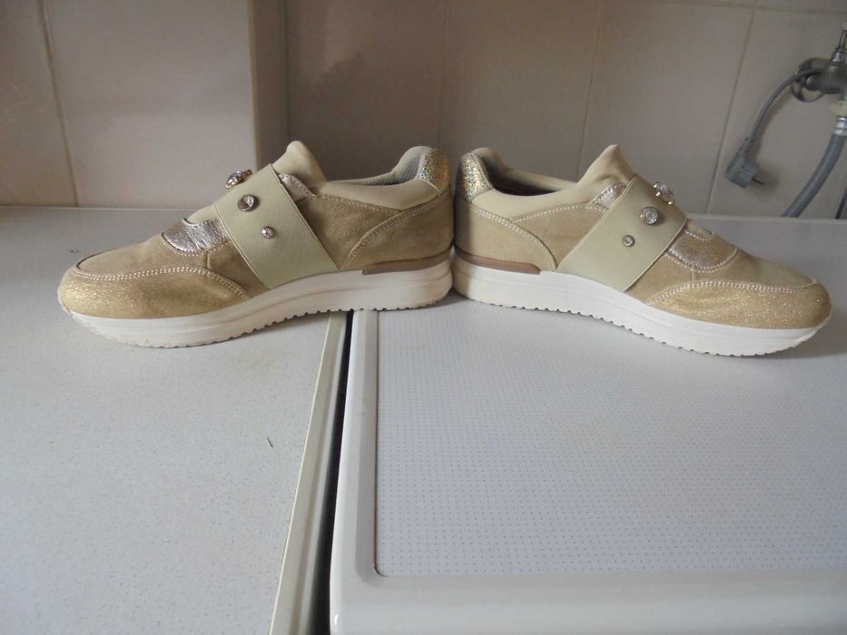 sapatilhas de mulher cor bege