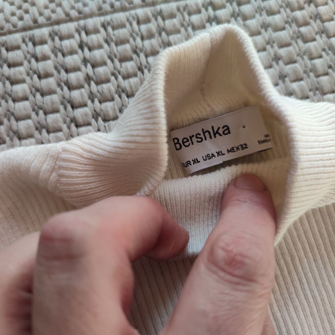 Sweter damski prążkowany wycięte ramiona Bershka r. XL