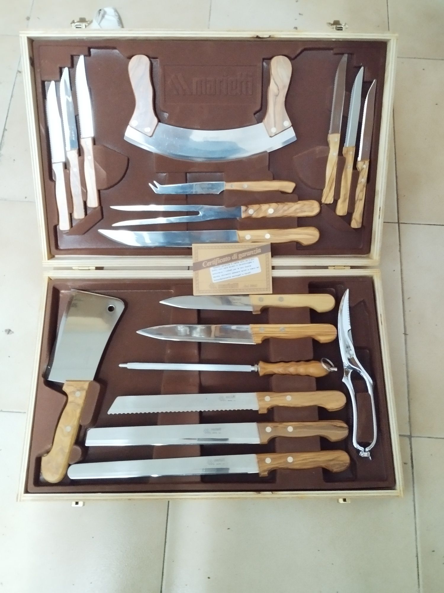 Conjunto de facas em madeira de oliveira com estojo