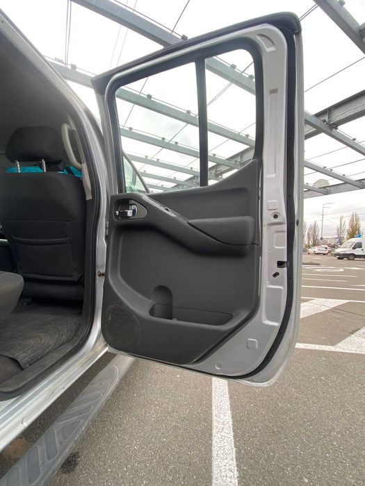 Nissan Navara • 2.5 Diesel • Повний привід • Свіжепригнана