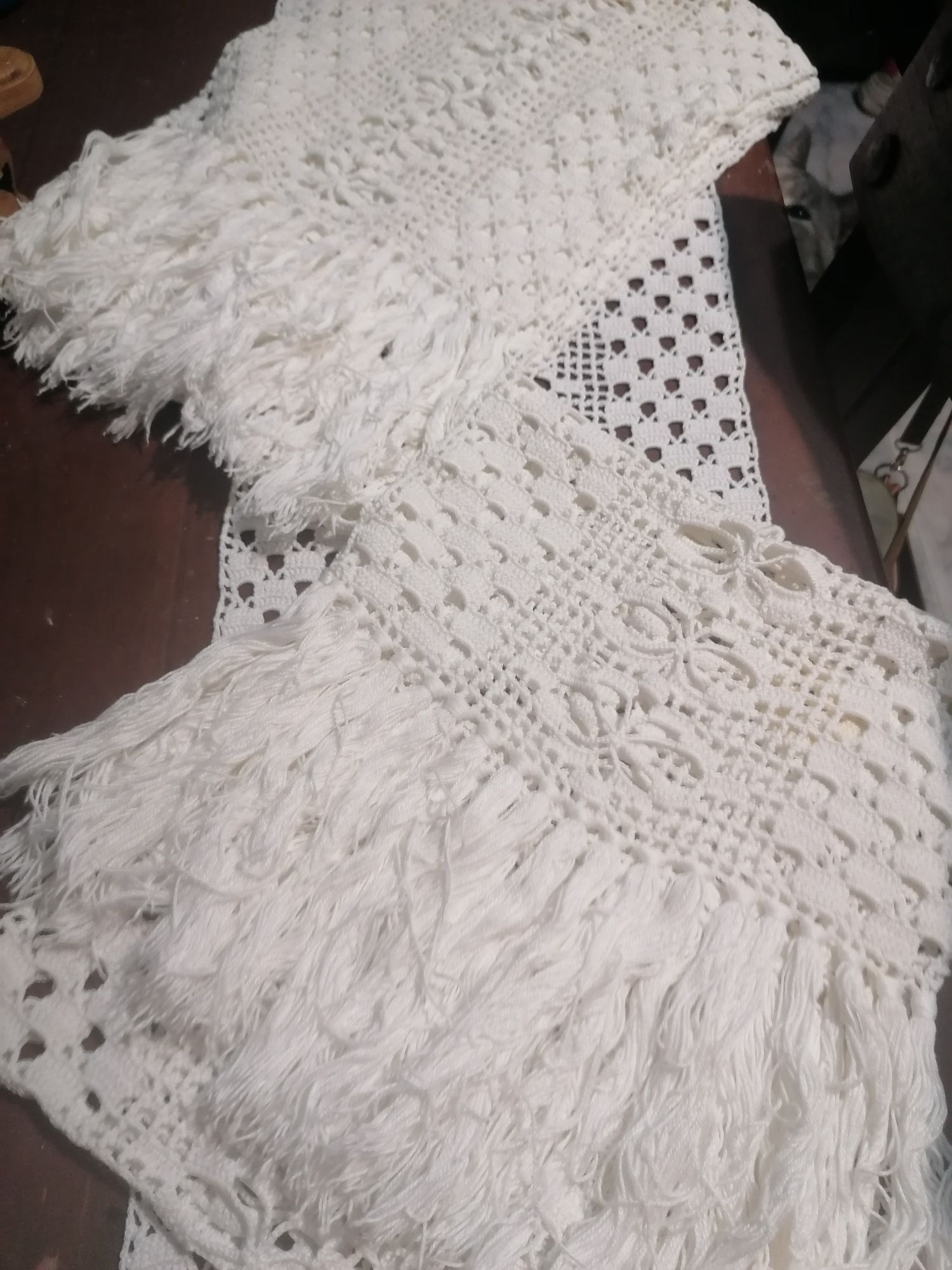 Conjunto de 3 naprons em renda feita á mão 

Dimensões:
2 naprons