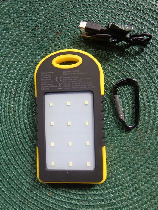 Powerbank solarny z latarką 5000 mAh - nieużywany