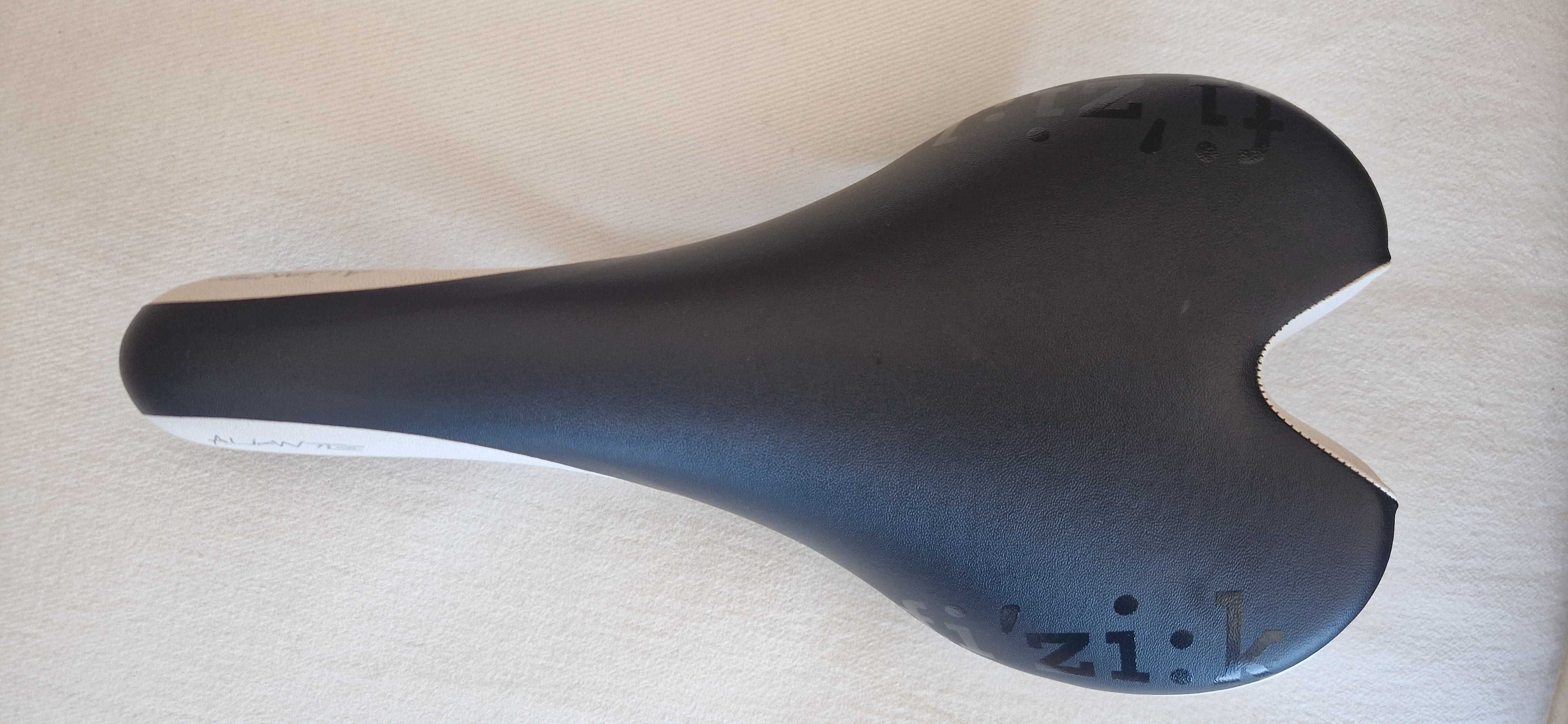 Fizik Aliante saddle k:ium rails