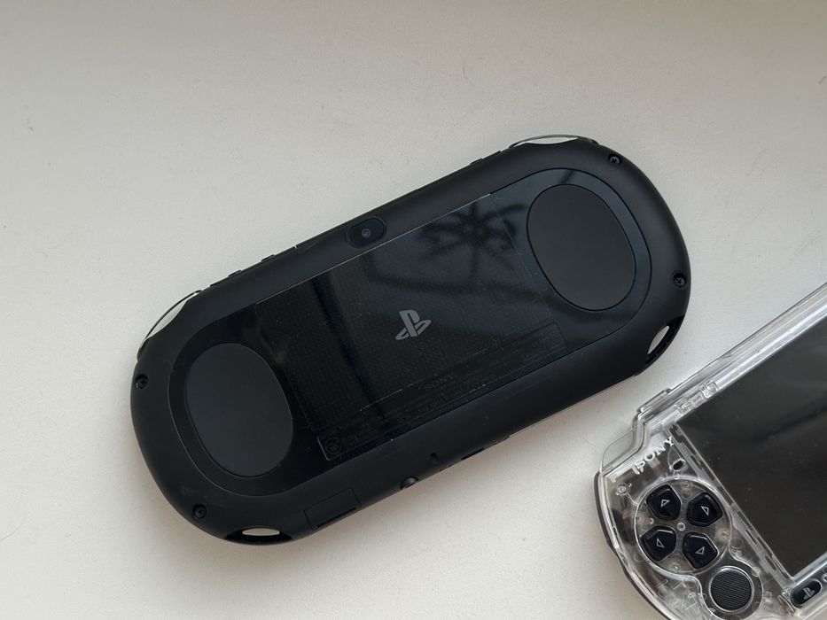 Sony PS Vita Slim 2000 64gb в хорошому стані