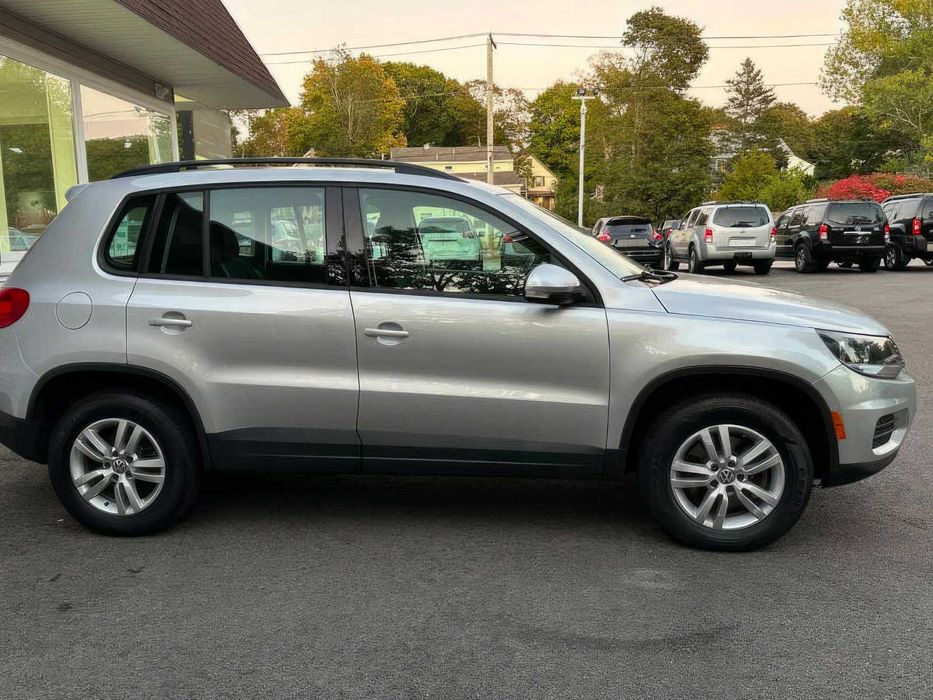 Volkswagen Tiguan S      2015