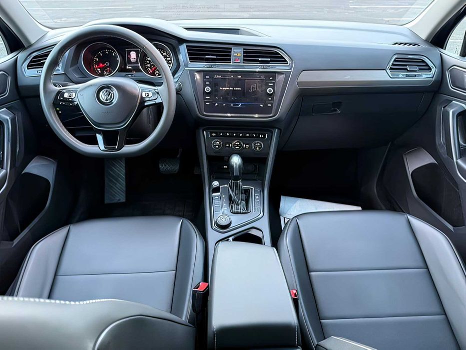 Volkswagen Tiguan      2021