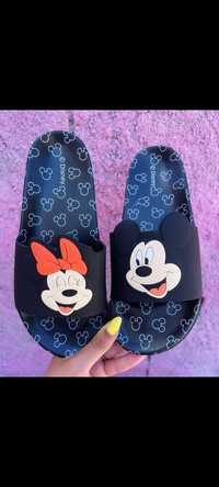 Chinelos Mickey e Minnie