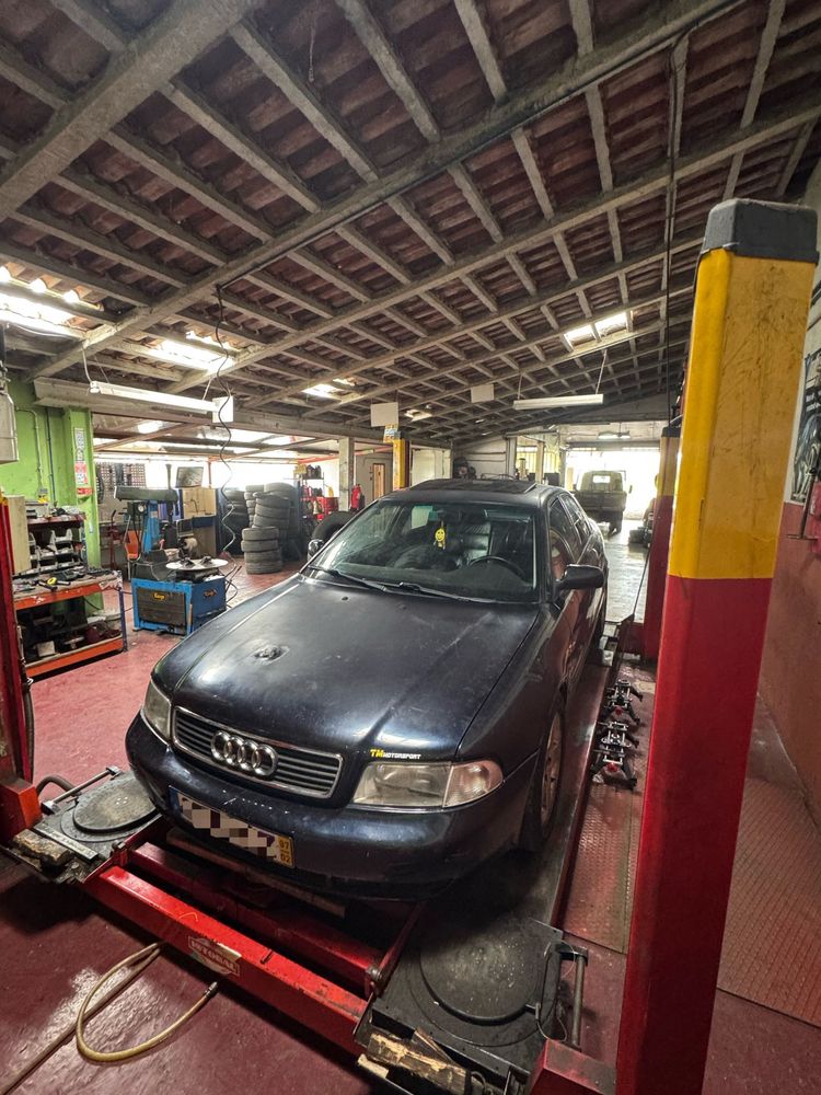 Vendo Audi A4 Com bastante Material