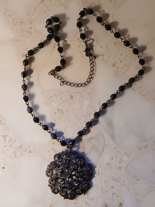 Wibo róż do policzków i naszyjnik
Róż do policzków w wyjątkowej, 3D fo