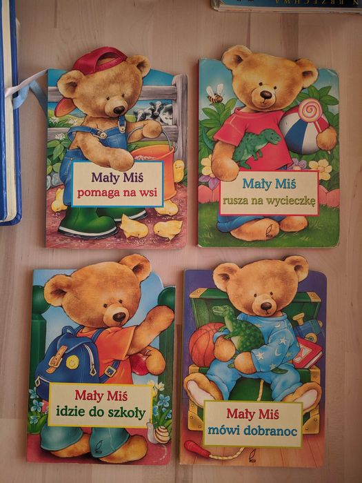 Zestaw 7  ksiażeczek dla dziecka twarde kartki