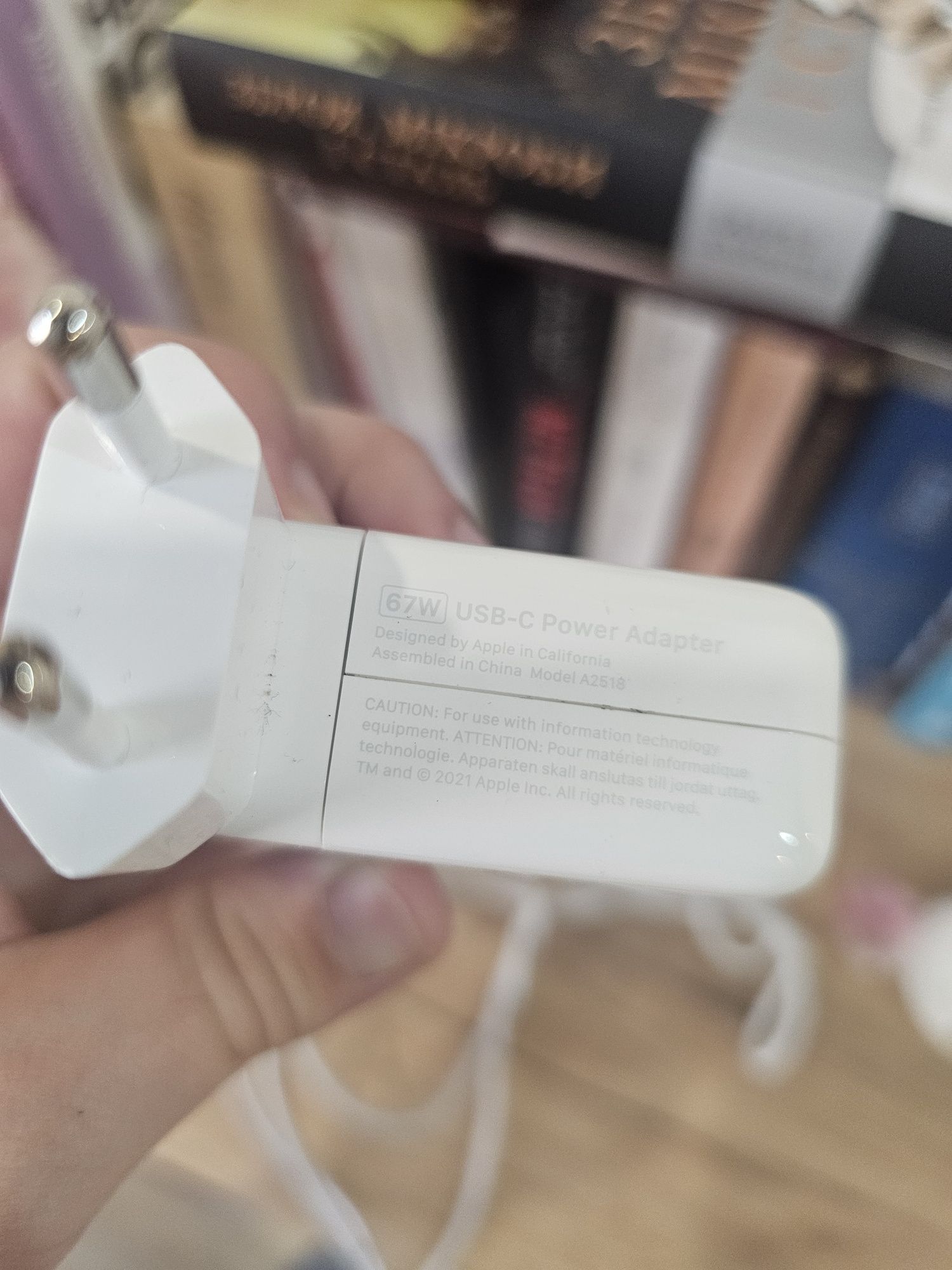 Продам зарядку macbook 67w ucb-c power adapter