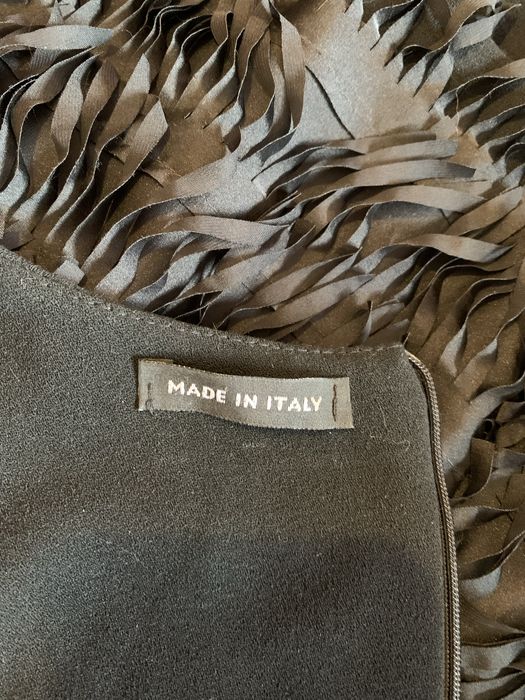 Vestido preto com franjas