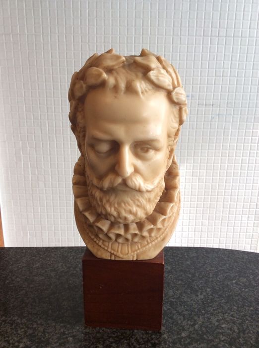 Busto Luís Vaz de Camões